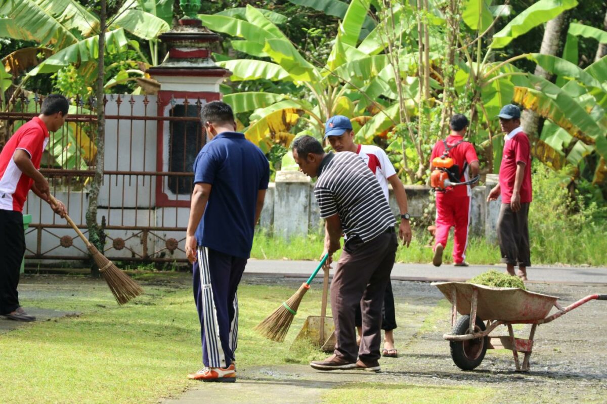 Definition of Gotong Royong and its Benefits and Examples