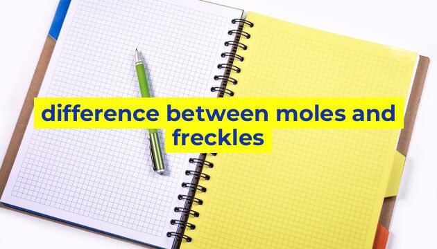 difference between moles and freckles