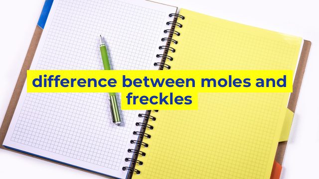 difference between moles and freckles