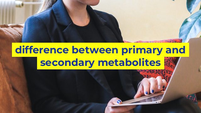 difference between primary and secondary metabolites