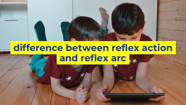 difference between reflex action and reflex arc